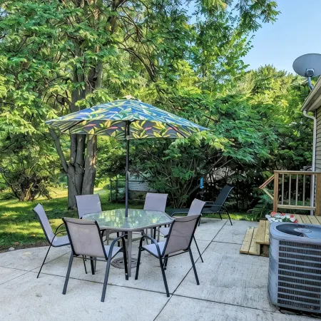 Charming house - minutes from downtown, walking distance to Ingersoll!