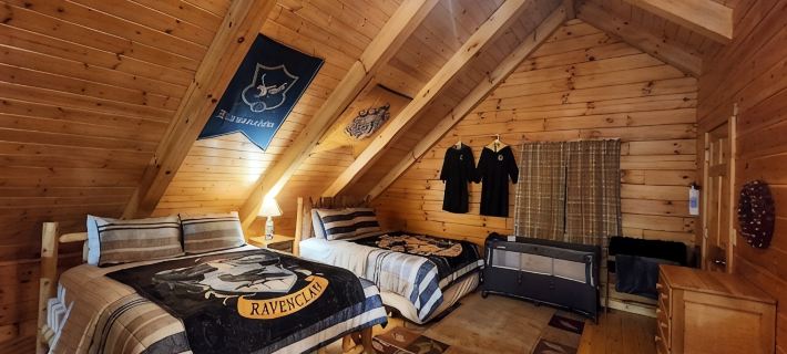 Hogwarts Hideaway -XL Outdoor Deck/Scenic Hot Tub/Movie Theater in Private Woods Hotels in Hocking County