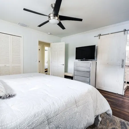 Beautifully Appointed 3BR / 2 Bath Home close to Beach & Iconic Atlantic Ave