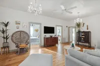 Classic, Remodeled Beach Home 3 Blocks from Center, 2 from Beach! 4 Br, 2 Bath - 4성급