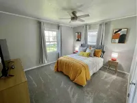 Hot Tub- Rose District-Walk to Shopping & Dining - Bungalows