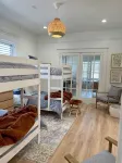 Gem on Spring-Upscale home walk to Main sleeps 11 - 3-Star
