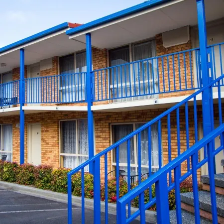 Blue Whale Motor Inn & Apartments