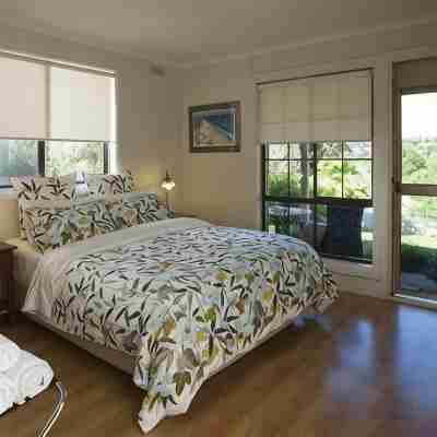 Tara Cottage - pet friendly Rooms