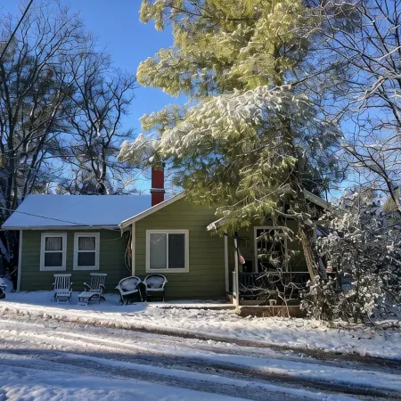 Cute & Cozy! Julian Mt. cabin. Hiking, wineries, brewery. All season getaway.