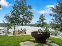 Lakeside Getaway at Chateau Marlowe - the perfect location for a family retreat! - Boutique