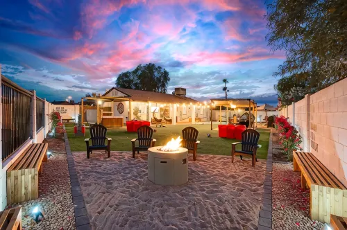 Luxury Lakeside Adventureland! - Homestays