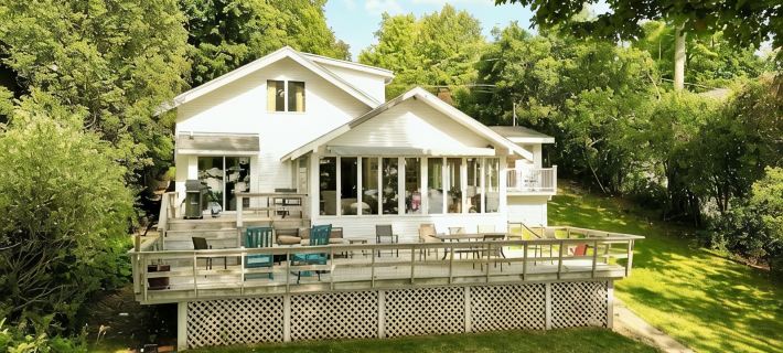 Seven Oaks — Lakefront Cottage on Owasco Lake — Large Beach with Stunning Views Hotels in Cayuga County