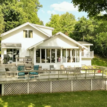 Seven Oaks — Lakefront Cottage on Owasco Lake — Large Beach with Stunning Views