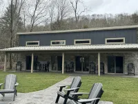 Gone Fishing cabin- family-friendly, riverfront & minutes from East Branch Lake. - 샬레 호텔