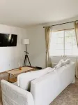 Cozy stay within one mile of downtown Delaware’s shops, restaurants and pubs. - 2 estrellas
