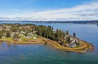 Beachfront Steampunk Airstream, Cosy Year-Round Glamping on the Kitsap Peninsula - Boutique