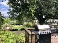Downtown St. Helena retreat with pool, bocce ball and privacy. Permit #PL23-019 - Wifi