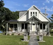 Lake, River and Lighthouse View Suite<br> - Wi-Fi