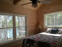 Secluded Lakefront, Dog-Friendly Cabin with Canoe, 7 Miles from the Ocean - Alppimaja