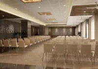 Hotel Vahini Grand - Parkplatz