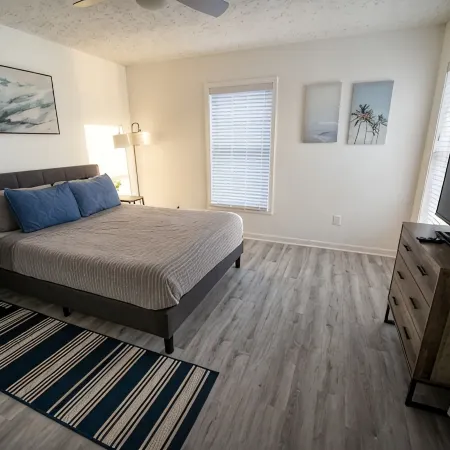 Beachfront Getaway, Dolphin Suite, 🐶 💙