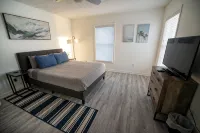 Beachfront Getaway, Dolphin Suite, 🐶 💙 - Butik