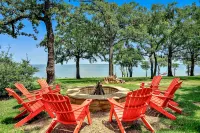 Very Rare Waterfront Home on Lake Texoma, Walk to Water from the backyard - 4-Star