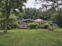Charming 4-bedroom house with WiFi and AC in French Lick with country setting - Wifi