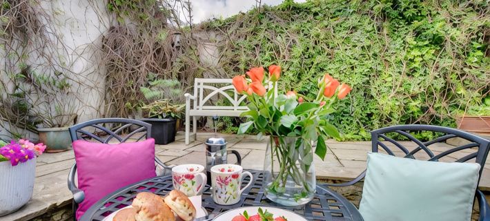 Barbican View, luxury Grade II listed apartment opposite Alnwick Castle Hotels in Alnwick