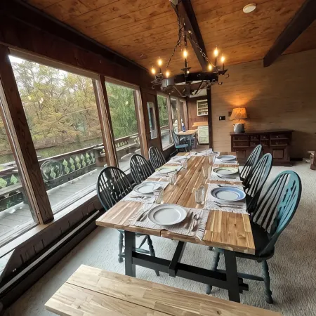 Pine Grove Retreat- True Mtn. Chalet near 7 Springs, Falling Water, & Ohiopyle