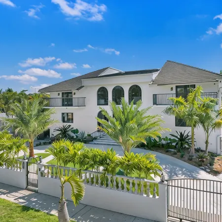 Villa Maya: 12 BR, 14k sq. ft. estate with pool, pickle ball, bball, disco club!