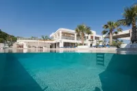 Arte Suites Pefki - مسبح غير متناهي