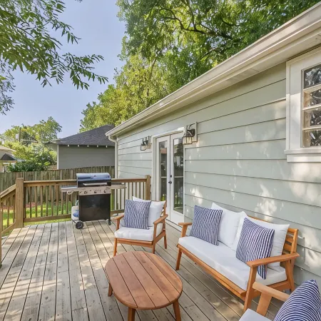 Park Street Dream in Downtown Northport, 2.5 Miles from U of A Stadium