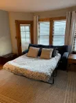 Updated Village Victorian on Ski Shuttle, walk to all amenties in town! - 4-Star