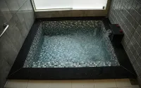 Hotel Tirta Kencana Cipanas Garut - Hot Tub