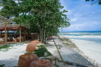 Soluna Siquijor Boutique Resort - parking