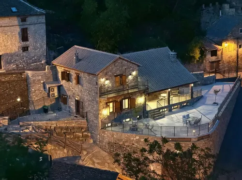 Castiello Jaca Pyrenees Star - parking