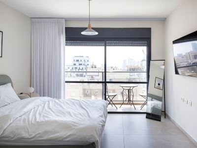 Beachside 3Br l Huge Patio and Parking l Mamad