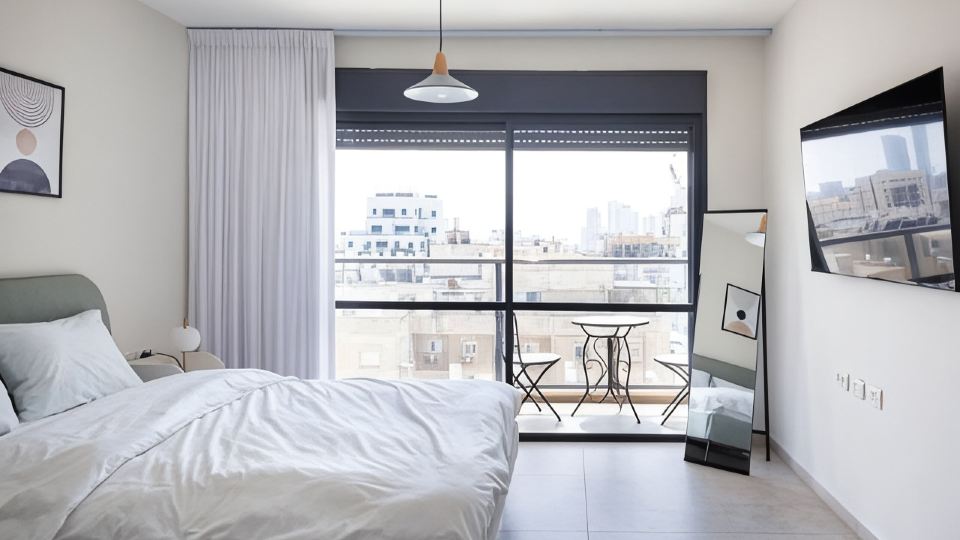 Beachside 3Br l Huge Patio and Parking l Mamad