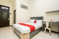 RedDoorz Plus @ Grace Residence Surabaya - 3-Star