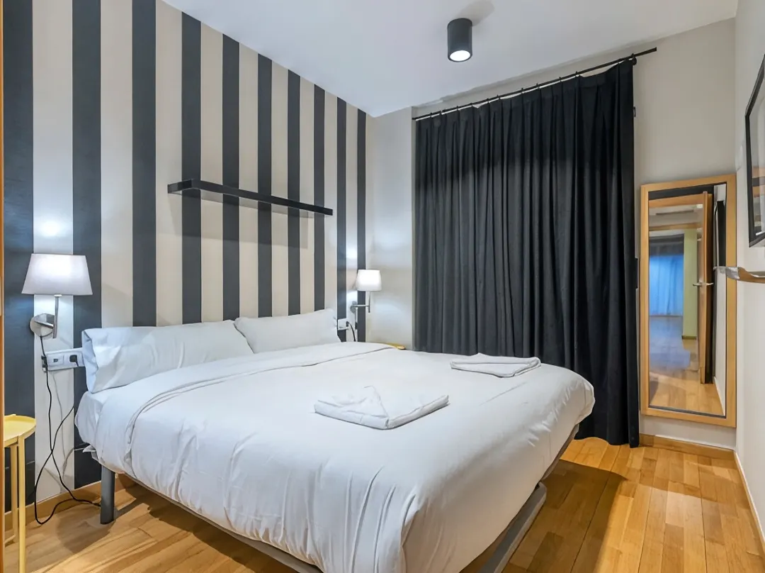 2 Bedroom With Balcony In Eixample District - Barcelona