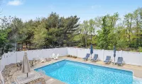 6Br Beach Oasis & Poolside Getaway w/ Game Room & Private Beach Access in Ppb - С бассейном
