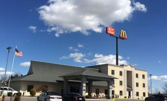 Econo Lodge Inn & Suites