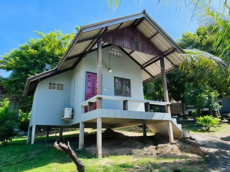 Phupha Bungalow Haad Rin