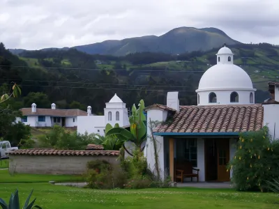 Las Palmeras Inn Hotels near Cuicocha Centro