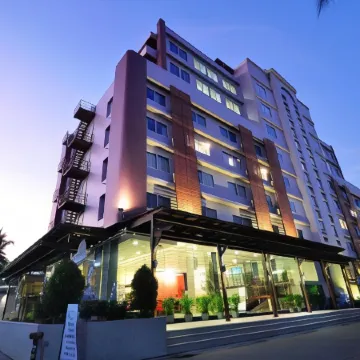MayFlower Grande Hotel Nimmanhemin Отели рядом с достопримечательностью «Nimmanhaemin Road»