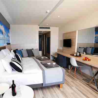 Sunprime C-Lounge Rooms