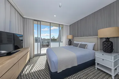 Peppers Manly Beach Hotels near Joel Coleman Gallery