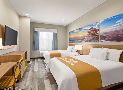 Days Inn & Suites by Wyndham Greater Tomball