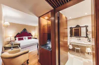 Convento do Espinheiro, Historic Hotel & Spa