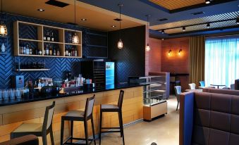 Royal Plus Hotel - Housity