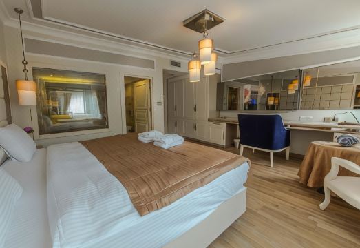 더 콘스탄틴 호텔 근처 구시가지 거리 풍경