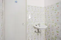 RedDoorz Near Plaza Araya Malang Отели в г. Blimbing