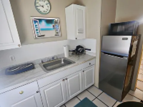 Sebastian Gardens Inn & Suites Hotels in Indian River County